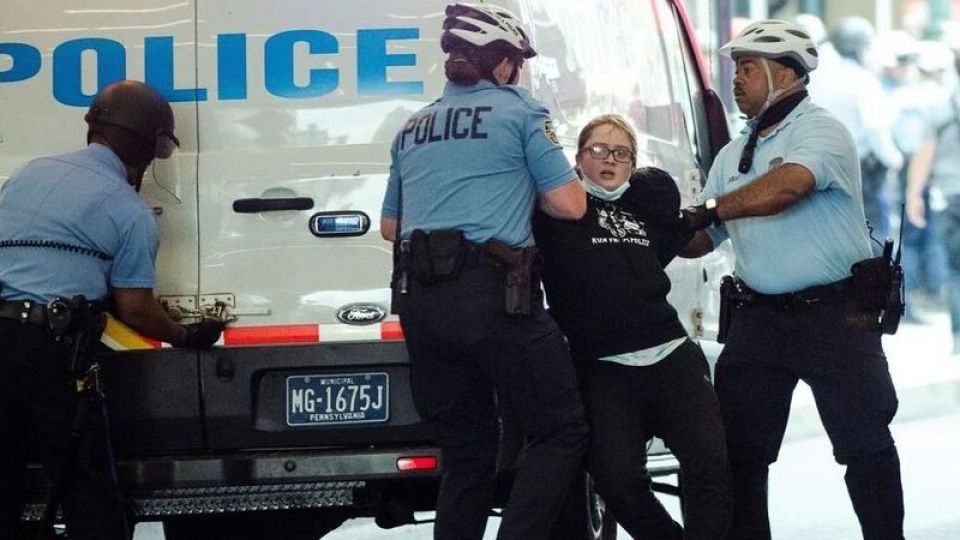 ادامه اعتراضات و خشونت پلیس در آمریکا