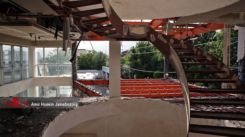 اجرای حکم تخریب ساختمان غیر مجاز ویلای شبنم نعمت‌زاده