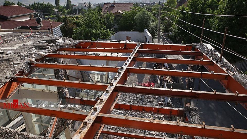 اجرای حکم تخریب ساختمان غیر مجاز ویلای شبنم نعمت‌زاده