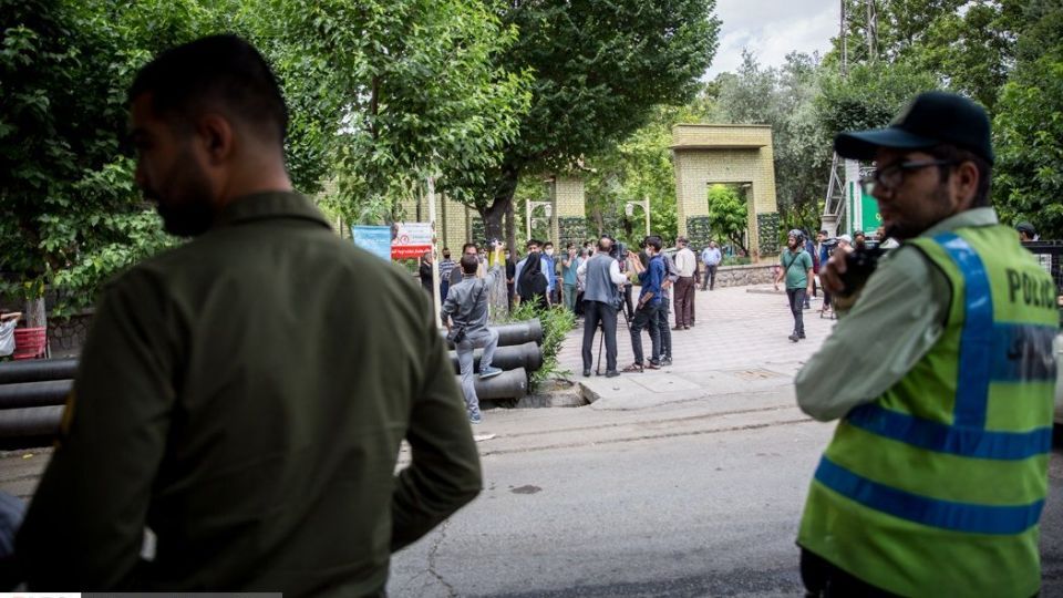 تجمع اعتراضی مقابل سفارت ارمنستان