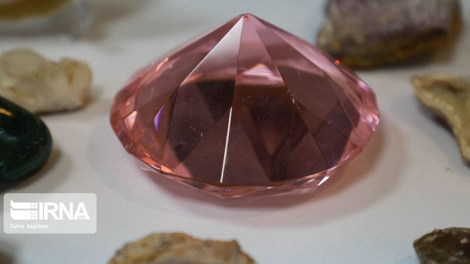 افتتاح نخستین بازارچه سنگ‌های قیمتی و نیمه قیمتی در اصفهان