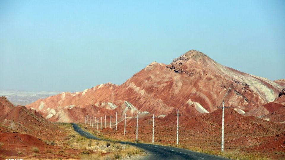 تپه‌های رنگی ماهنشان