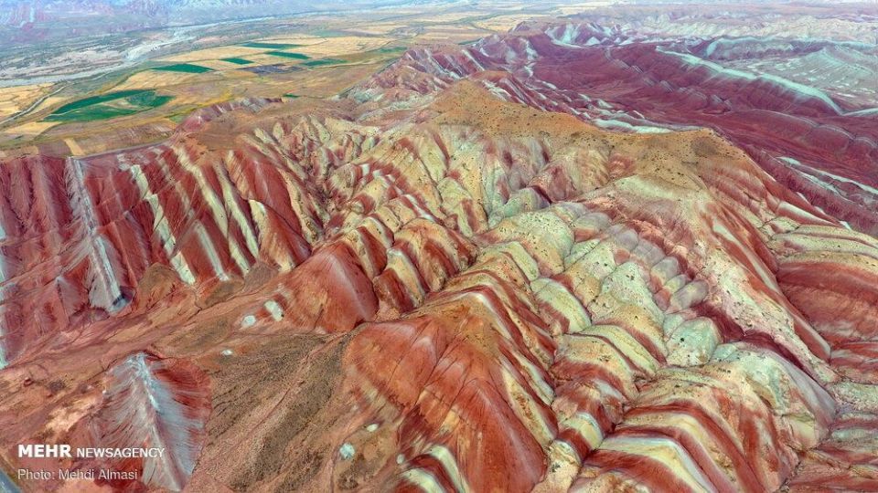 تپه‌های رنگی ماهنشان