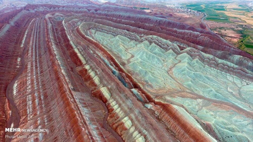 تپه‌های رنگی ماهنشان