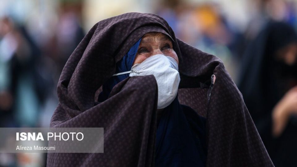 زیارت با رعایت پروتکل‌های بهداشتی در حرم مطهر رضوی