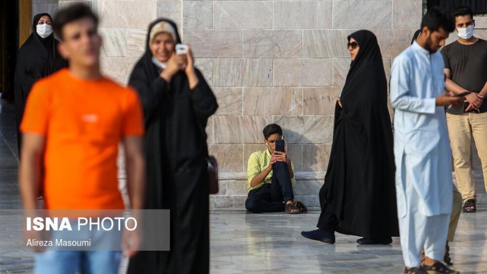 زیارت با رعایت پروتکل‌های بهداشتی در حرم مطهر رضوی