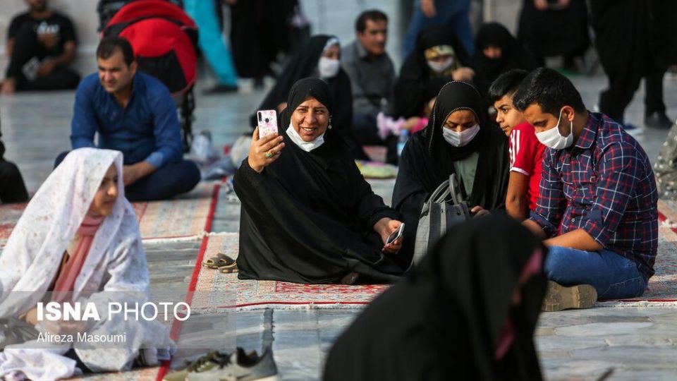 زیارت با رعایت پروتکل‌های بهداشتی در حرم مطهر رضوی