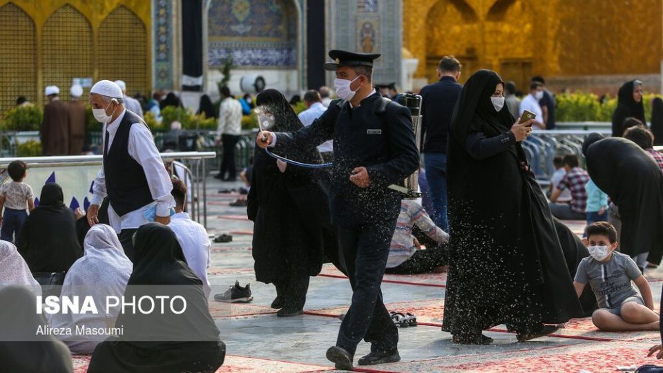 زیارت با رعایت پروتکل‌های بهداشتی در حرم مطهر رضوی