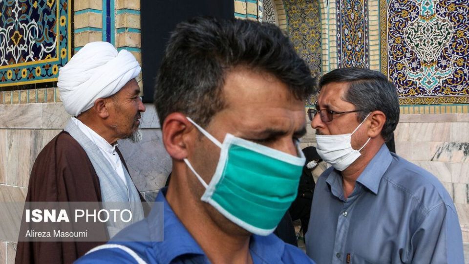 زیارت با رعایت پروتکل‌های بهداشتی در حرم مطهر رضوی