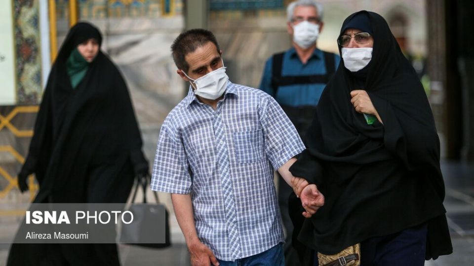 زیارت با رعایت پروتکل‌های بهداشتی در حرم مطهر رضوی