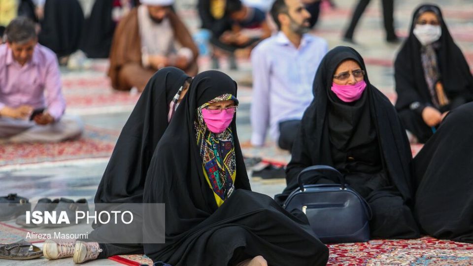 زیارت با رعایت پروتکل‌های بهداشتی در حرم مطهر رضوی