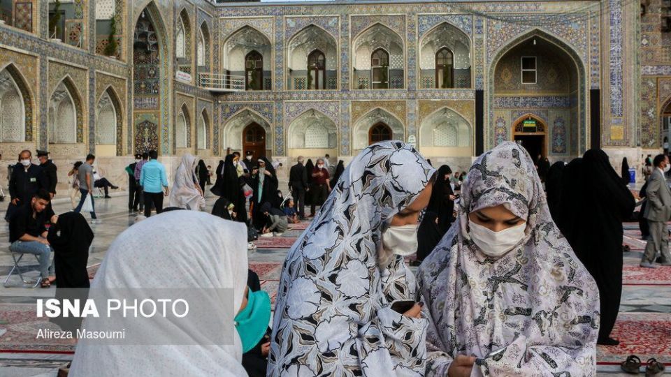 زیارت با رعایت پروتکل‌های بهداشتی در حرم مطهر رضوی