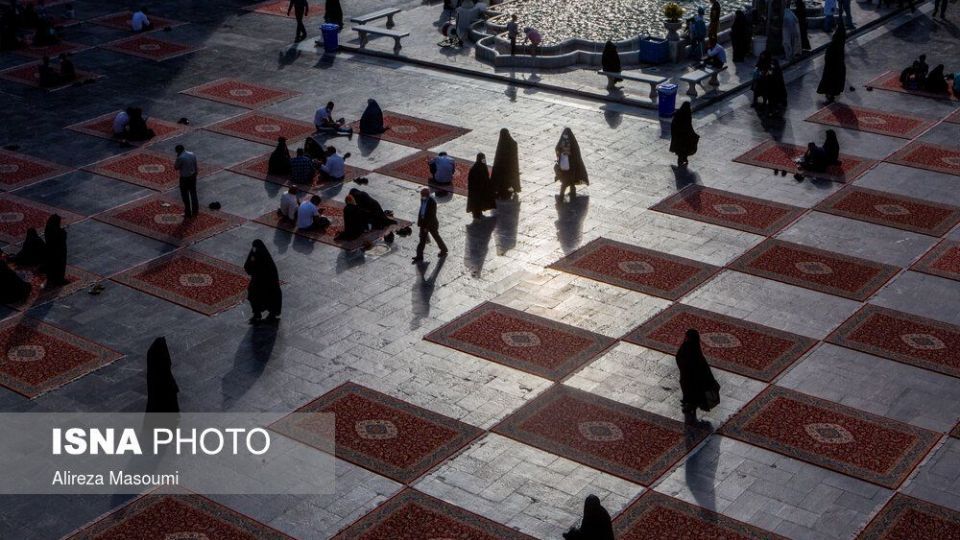 زیارت با رعایت پروتکل‌های بهداشتی در حرم مطهر رضوی