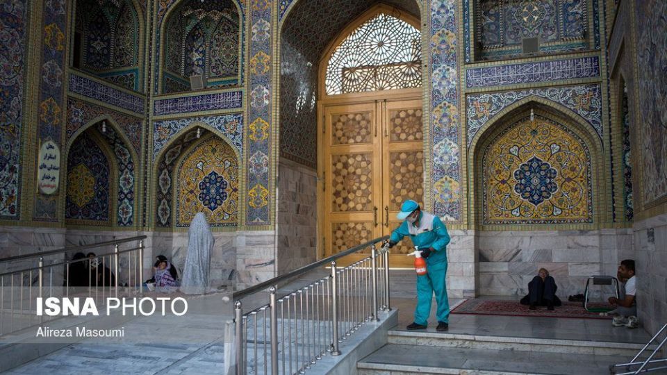 زیارت با رعایت پروتکل‌های بهداشتی در حرم مطهر رضوی