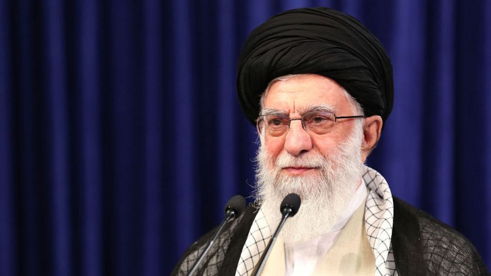 رهبر انقلاب: تنها راه مقابله با ویروس فساد، قطع دست مفسد است/ امنیت گزارشگران فساد را حفظ کنید رهبر انقلاب: تنها راه مقابله با ویروس فساد، قطع دست مفسد است/ امنیت گزارشگران فساد را حفظ کنید