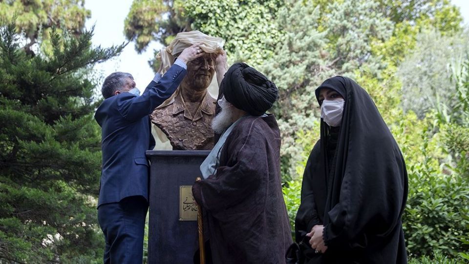 رونمایی از سردیس «سردار سلیمانی»