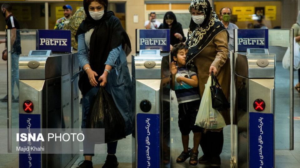 متروی تهران در روزهای «ماسک اجباری»
