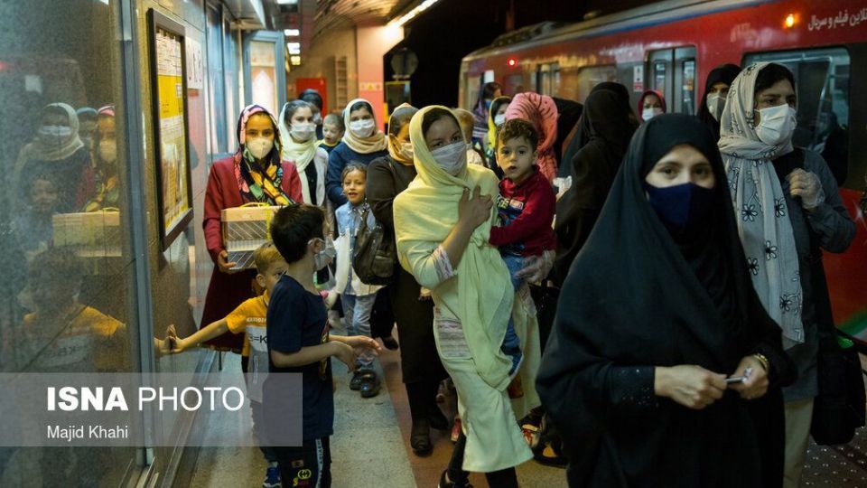 متروی تهران در روزهای «ماسک اجباری»