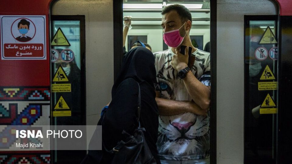 متروی تهران در روزهای «ماسک اجباری»