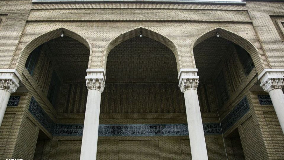 شکوه معماری اسلامی ایرانی در مسجد اعظم قم