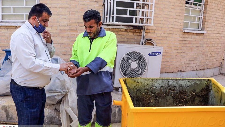 رنگ آمیزی ویژه سطل های زباله در اهواز