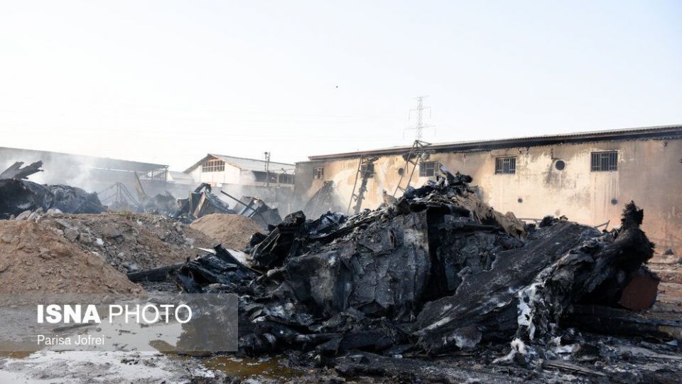 آتش‌سوزي كارخانه لنج‌سازي در بوشهر