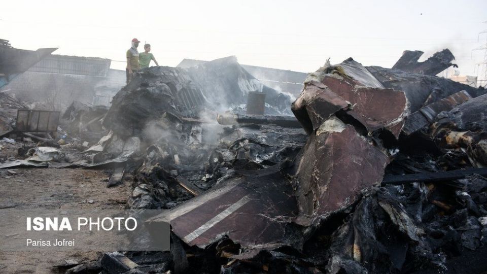 آتش‌سوزي كارخانه لنج‌سازي در بوشهر