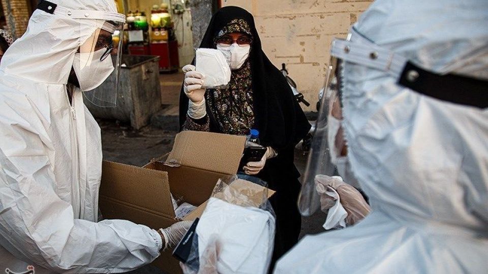  توزیع ماسک رایگان در اهواز 