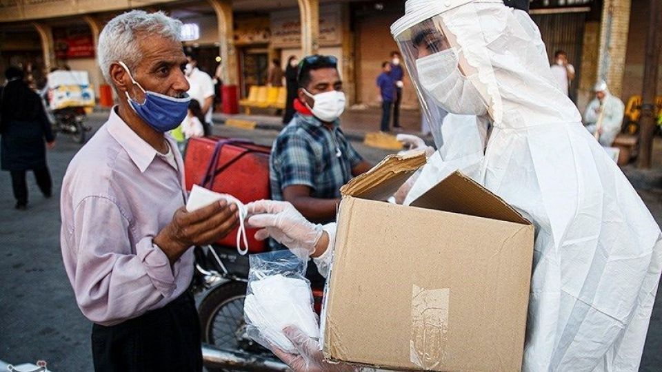  توزیع ماسک رایگان در اهواز 