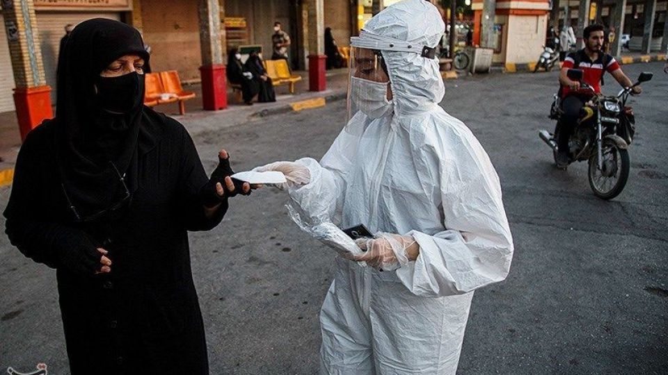  توزیع ماسک رایگان در اهواز 