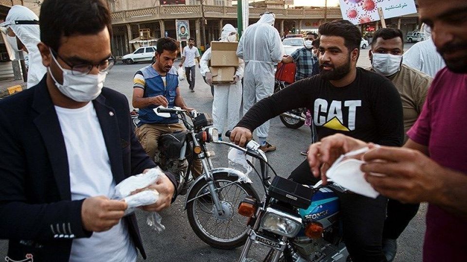  توزیع ماسک رایگان در اهواز 
