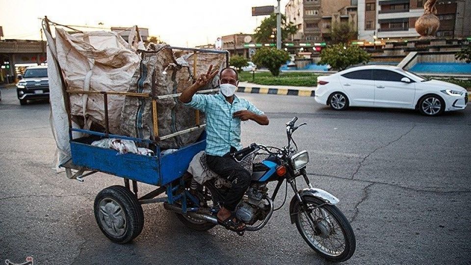  توزیع ماسک رایگان در اهواز 