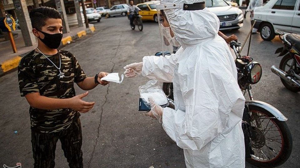  توزیع ماسک رایگان در اهواز 