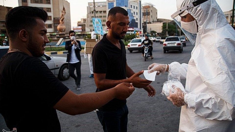  توزیع ماسک رایگان در اهواز 