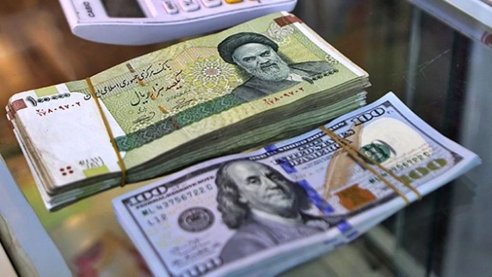 بانک مرکزی یا صادرکنندگان، چه کسی مقصر افزایش قیمت دلار است؟ بانک مرکزی یا صادرکنندگان، چه کسی مقصر افزایش قیمت دلار است؟