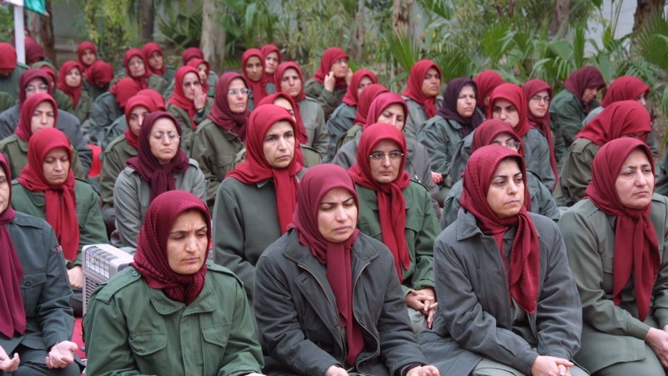 رویاهای منافقانه و زندگیهای تباه شده در اسارت رویاهای منافقانه و زندگیهای تباه شده در اسارت