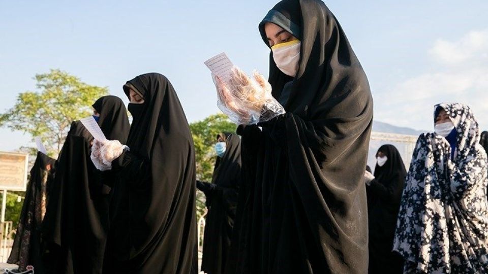  اقامه نماز عید قربان در امامزاده پنج تن لویزان