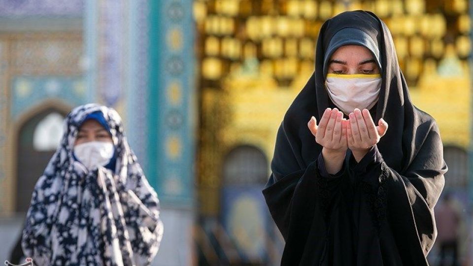  اقامه نماز عید قربان در امامزاده پنج تن لویزان