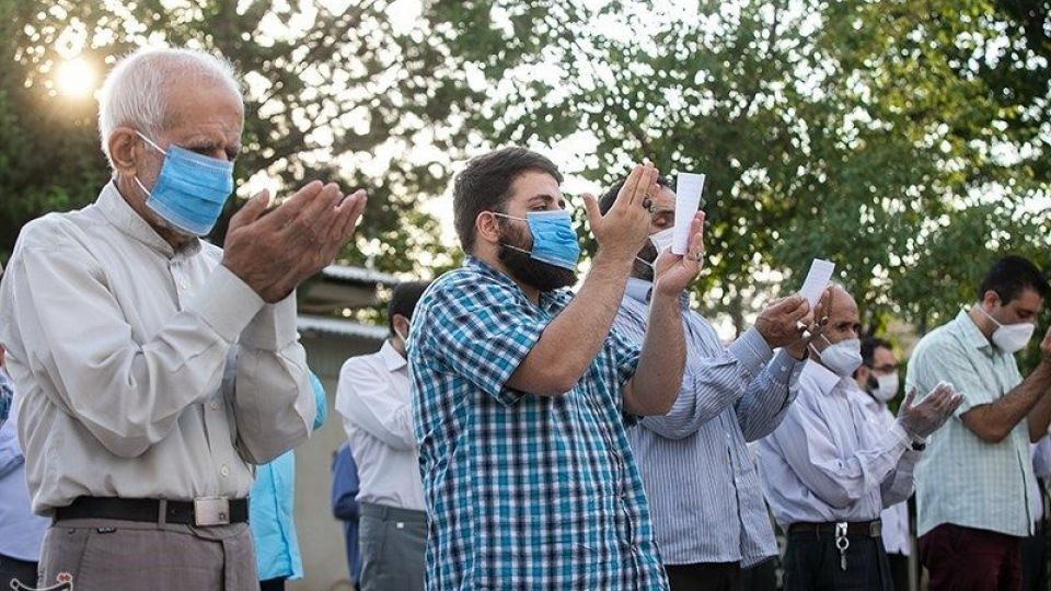  اقامه نماز عید قربان در امامزاده پنج تن لویزان