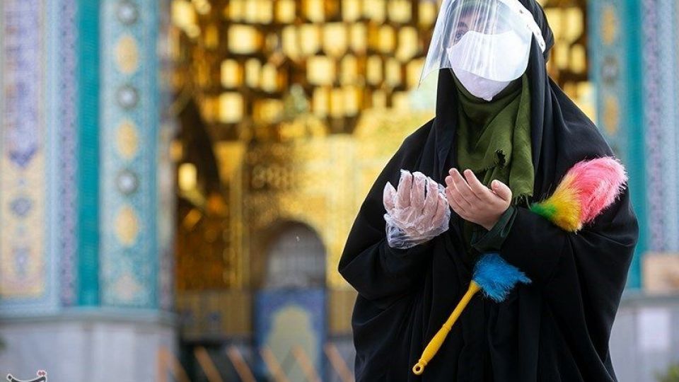  اقامه نماز عید قربان در امامزاده پنج تن لویزان