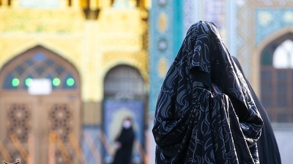  اقامه نماز عید قربان در امامزاده پنج تن لویزان