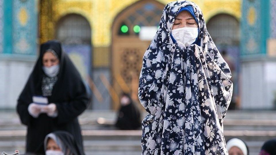  اقامه نماز عید قربان در امامزاده پنج تن لویزان