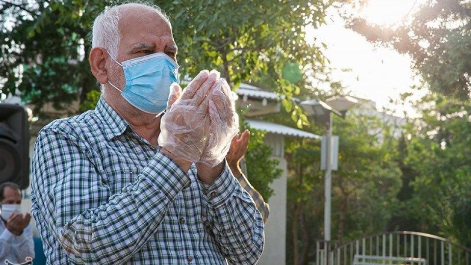  اقامه نماز عید قربان در امامزاده پنج تن لویزان