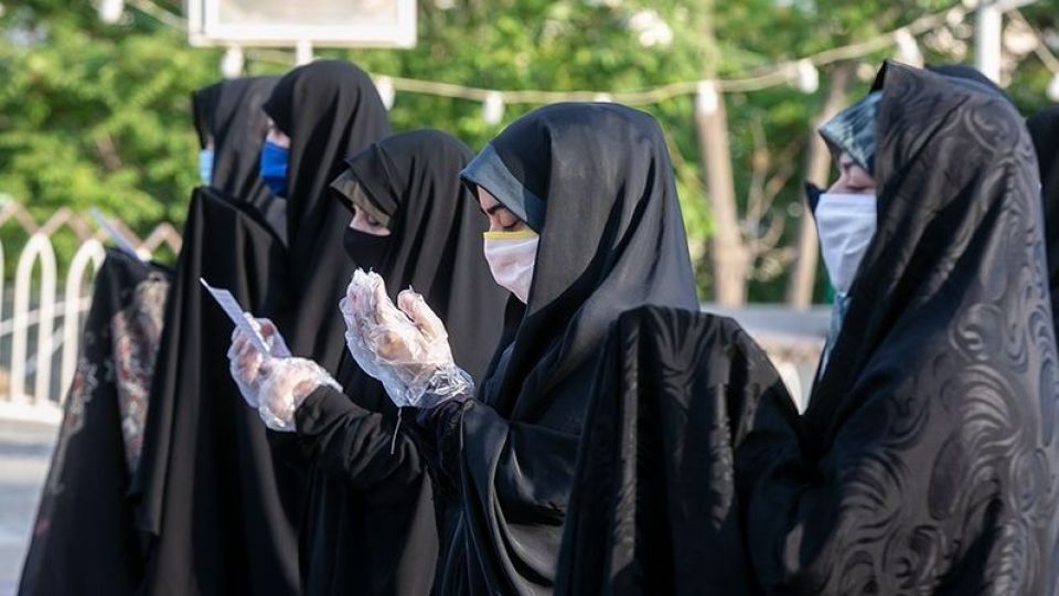  اقامه نماز عید قربان در امامزاده پنج تن لویزان