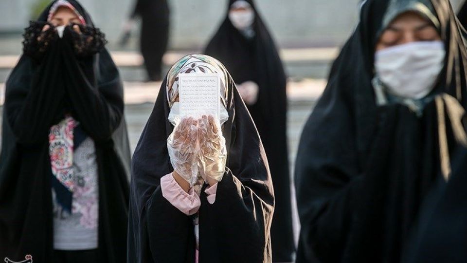  اقامه نماز عید قربان در امامزاده پنج تن لویزان