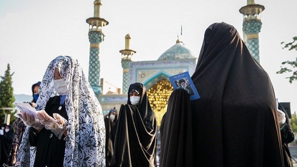  اقامه نماز عید قربان در امامزاده پنج تن لویزان