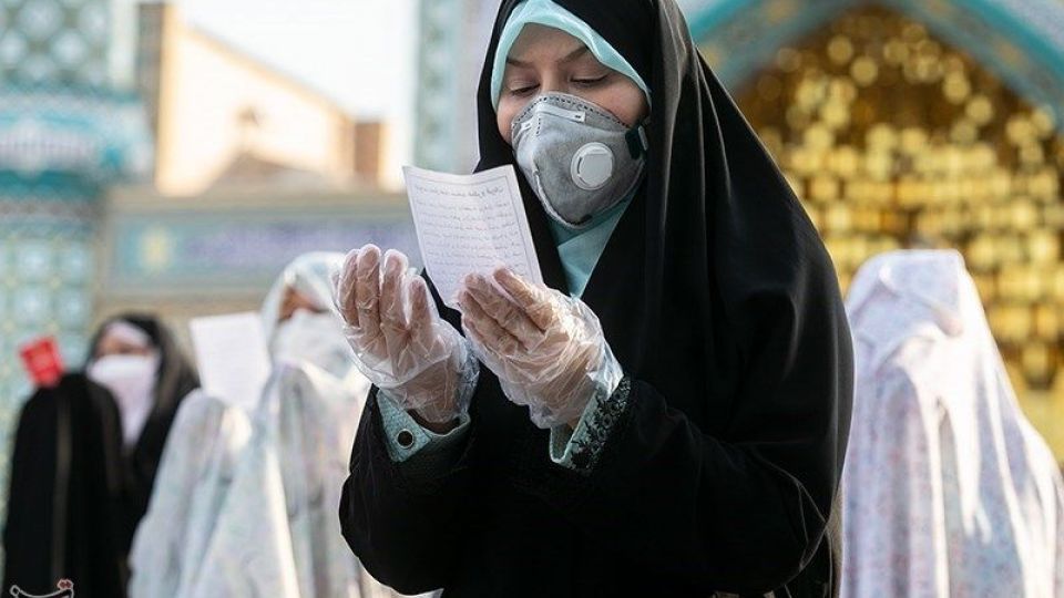  اقامه نماز عید قربان در امامزاده پنج تن لویزان