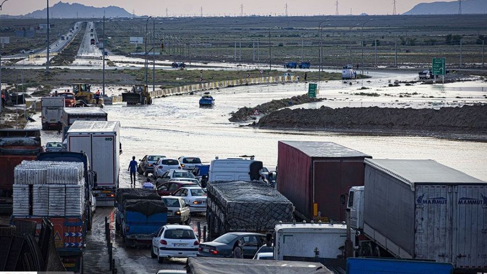 سیلاب و انسداد جاده مشهد- تهران