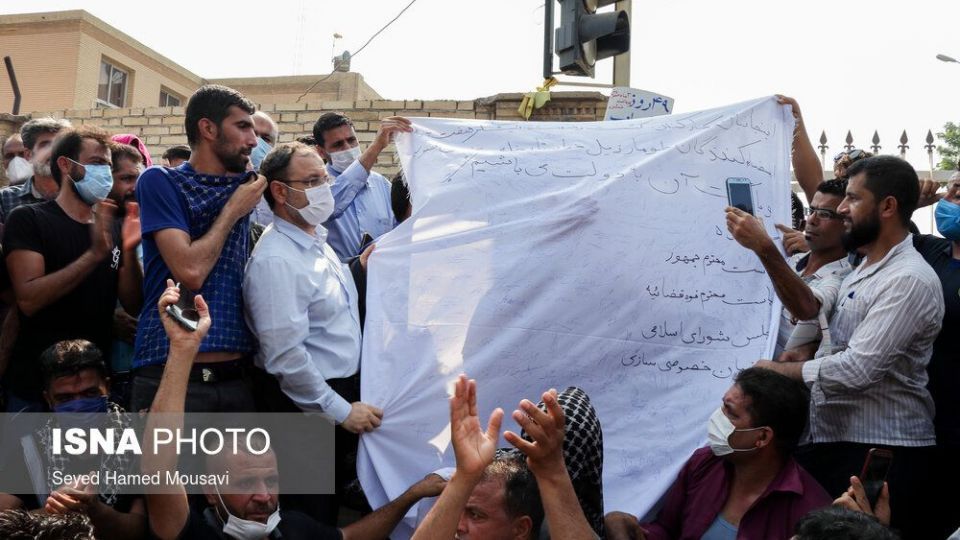 اعتراضات کارگران هفت‌تپه در حضور سه نماینده مجلس 