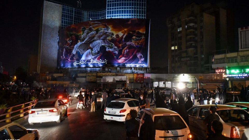 رونمایی از طرح جدید دیوارنگاره میدان ولیعصر (عج)